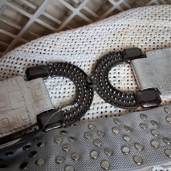 Boutique pearl grey stretch belt with rhinestone accents and buckle OSFM - Picture 10 of 15